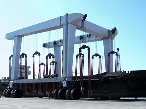 浙江寧波游艇輪胎吊公司嚴謹求實