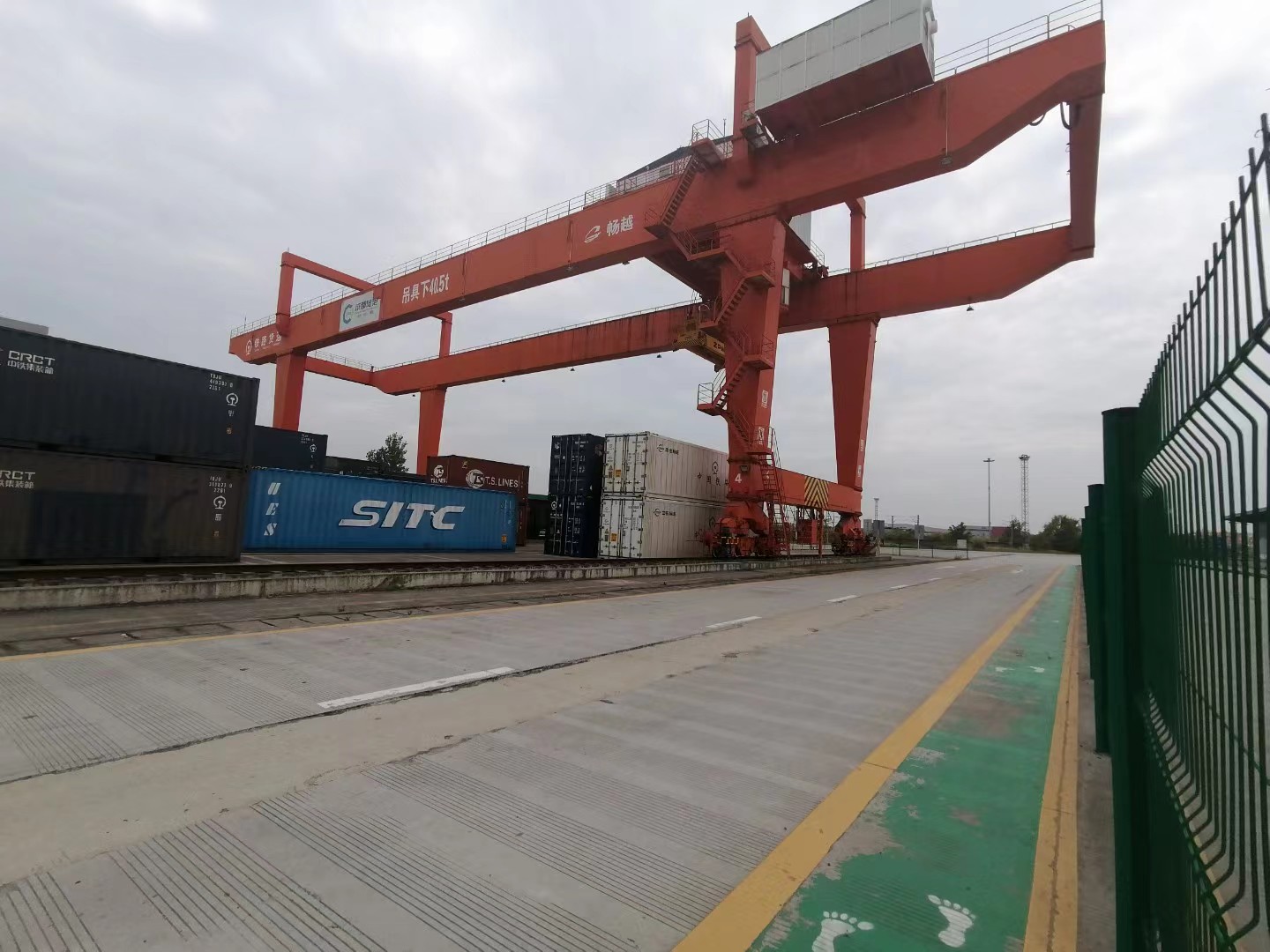 軌道式集裝箱門式起重機