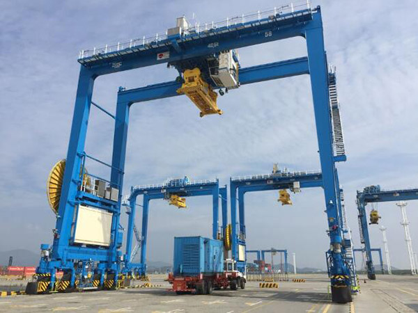 輪胎集裝箱門式起重機