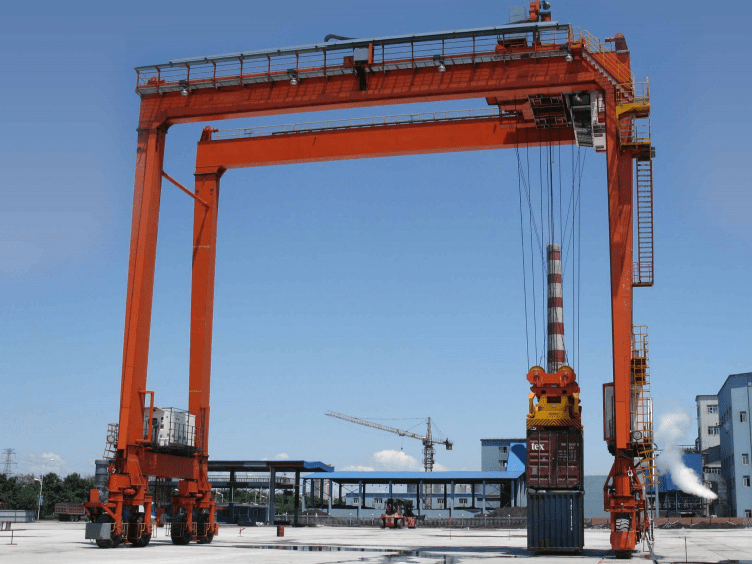 港口輪胎起重機